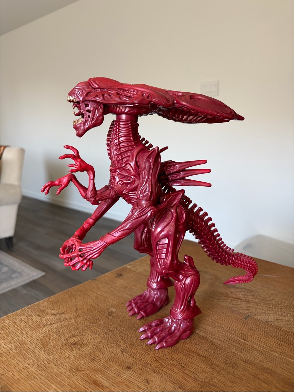 Deluxe Alien Queen Lanard Light & Sound Alien